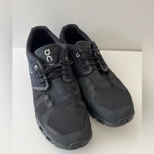 On Running Cloud 5 Waterproof Black Men's Sneaker Size 10